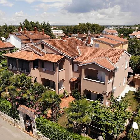 Apartments Sven-Marino Porec Esterno foto