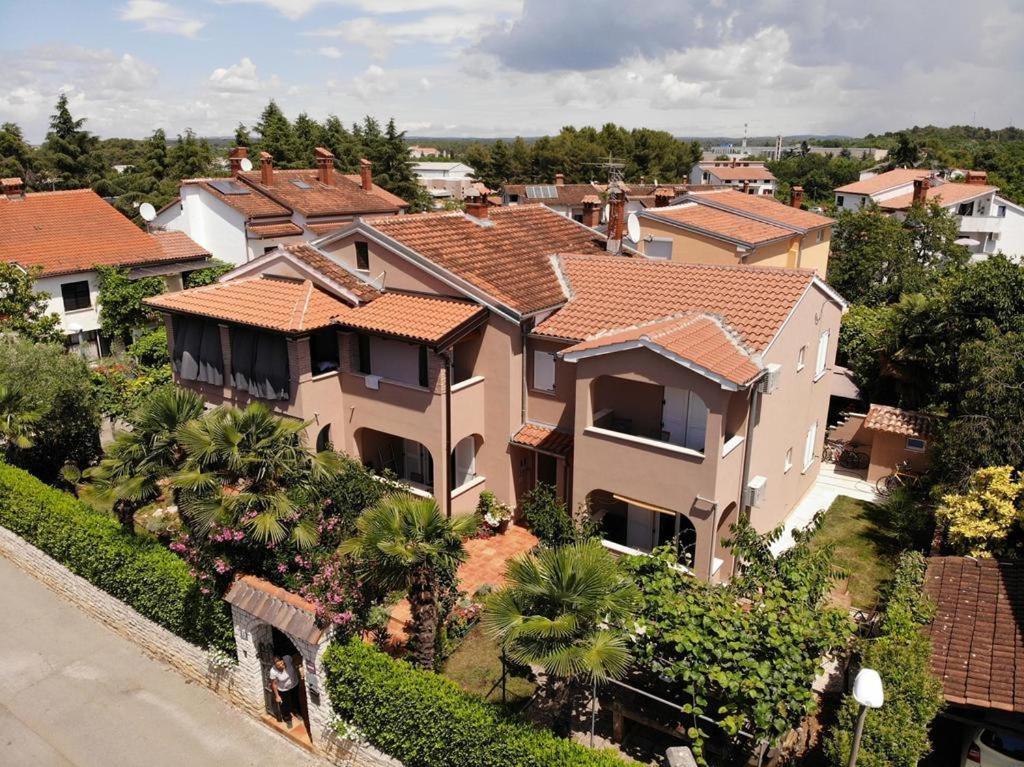 Apartments Sven-Marino Porec Esterno foto