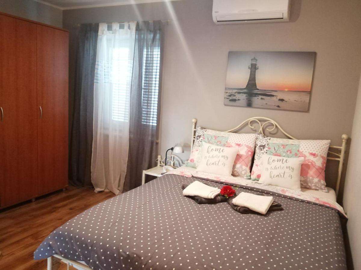 Apartments Sven-Marino Porec Esterno foto