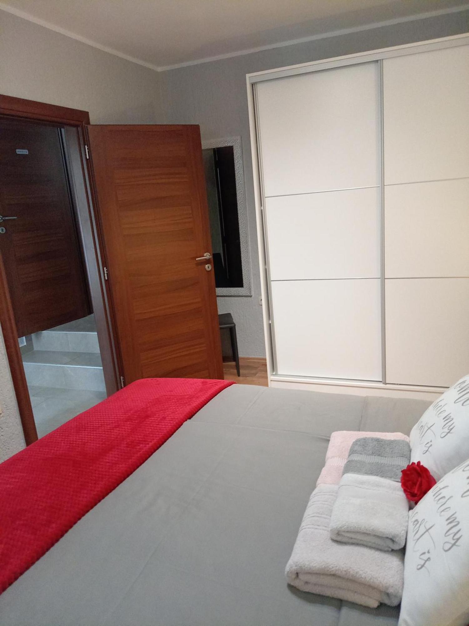 Apartments Sven-Marino Porec Esterno foto