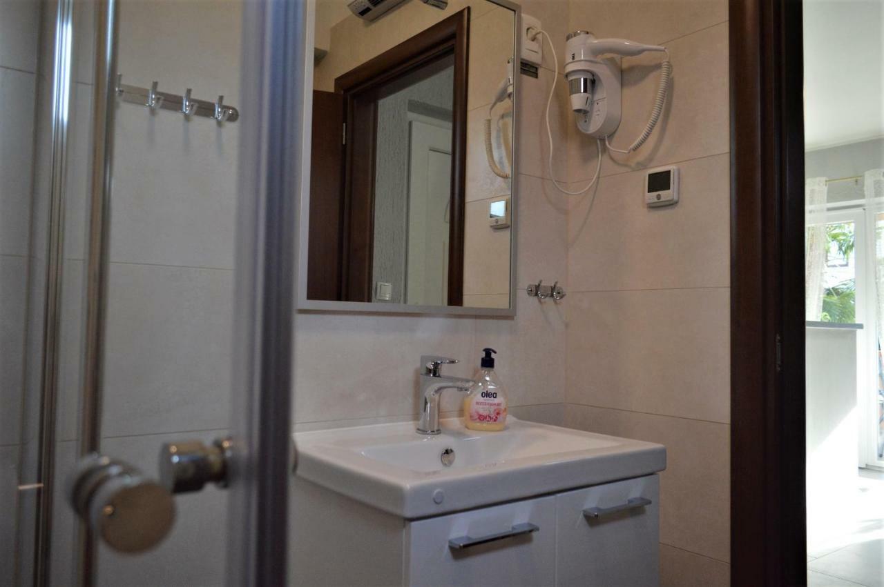 Apartments Sven-Marino Porec Esterno foto