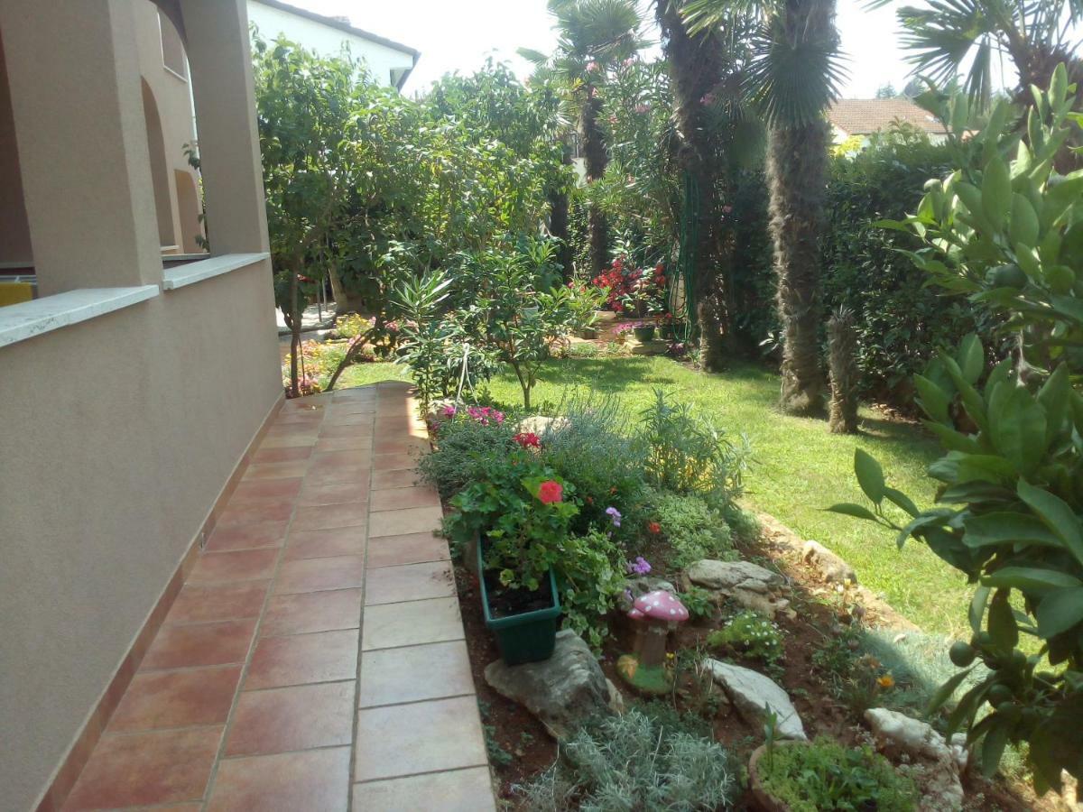 Apartments Sven-Marino Porec Esterno foto