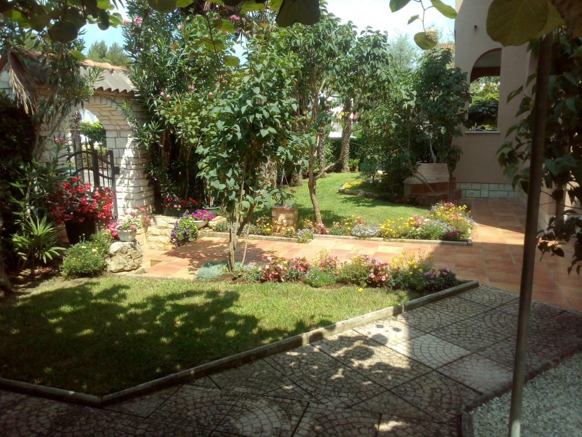 Apartments Sven-Marino Porec Esterno foto